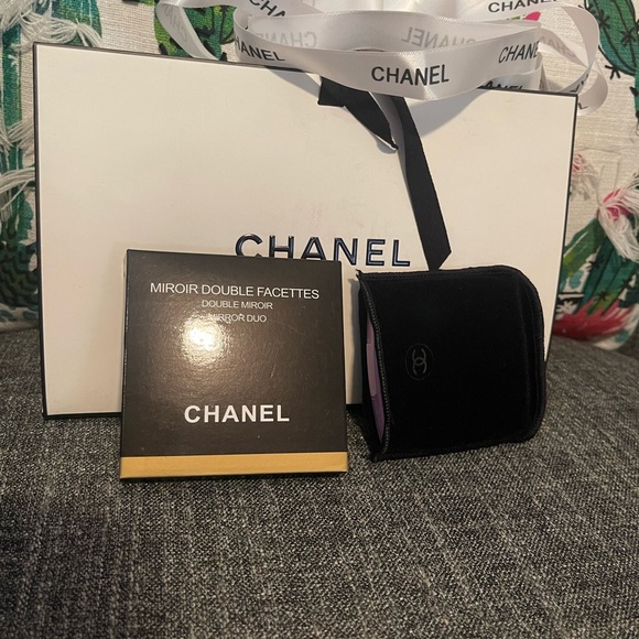CHANEL BEAUTY Double Sided Purple Compact Mirror New IN Box - Picture 3 of 5
